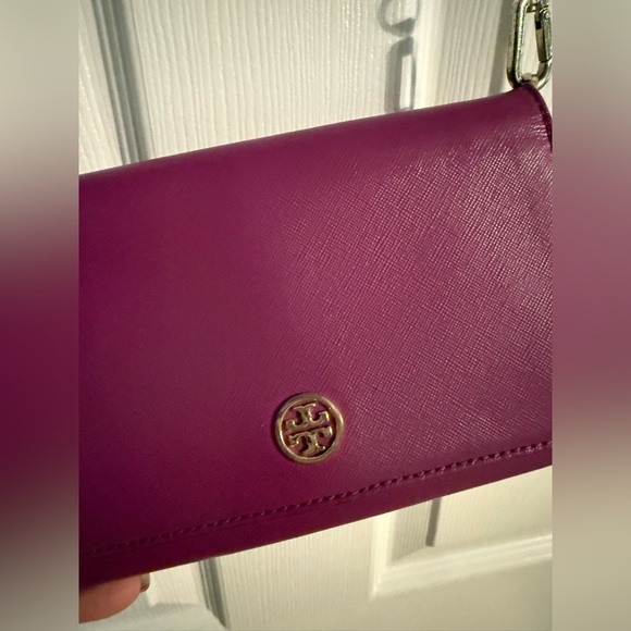 Tory Burch Chelsea Crossbody Wallet on Chain – Magenta - Picture 2 of 6